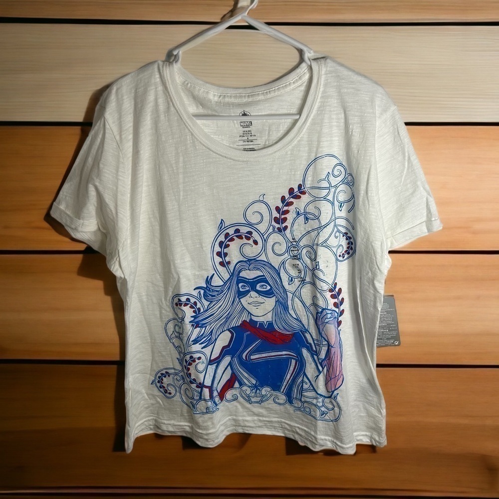 Disney Parks Ms. Marvel T-shirt NWT XL White Blue Red Women’s